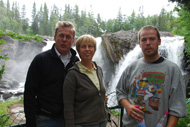 Anders, Anne-Lisbeth och Martin vid Ristafallet
